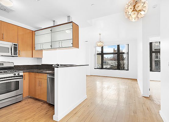 5th image of 227 E 111th St APT 3B