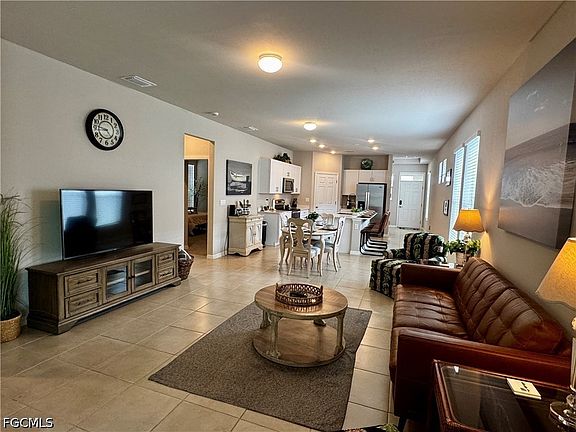 3rd image of 882 Friendship Cir