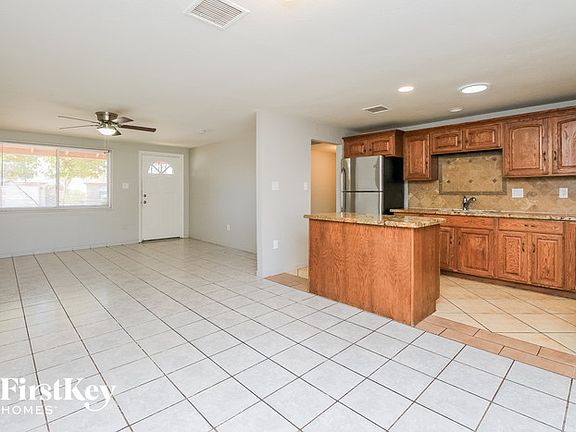 4th image of 3520 E Voltaire Ave