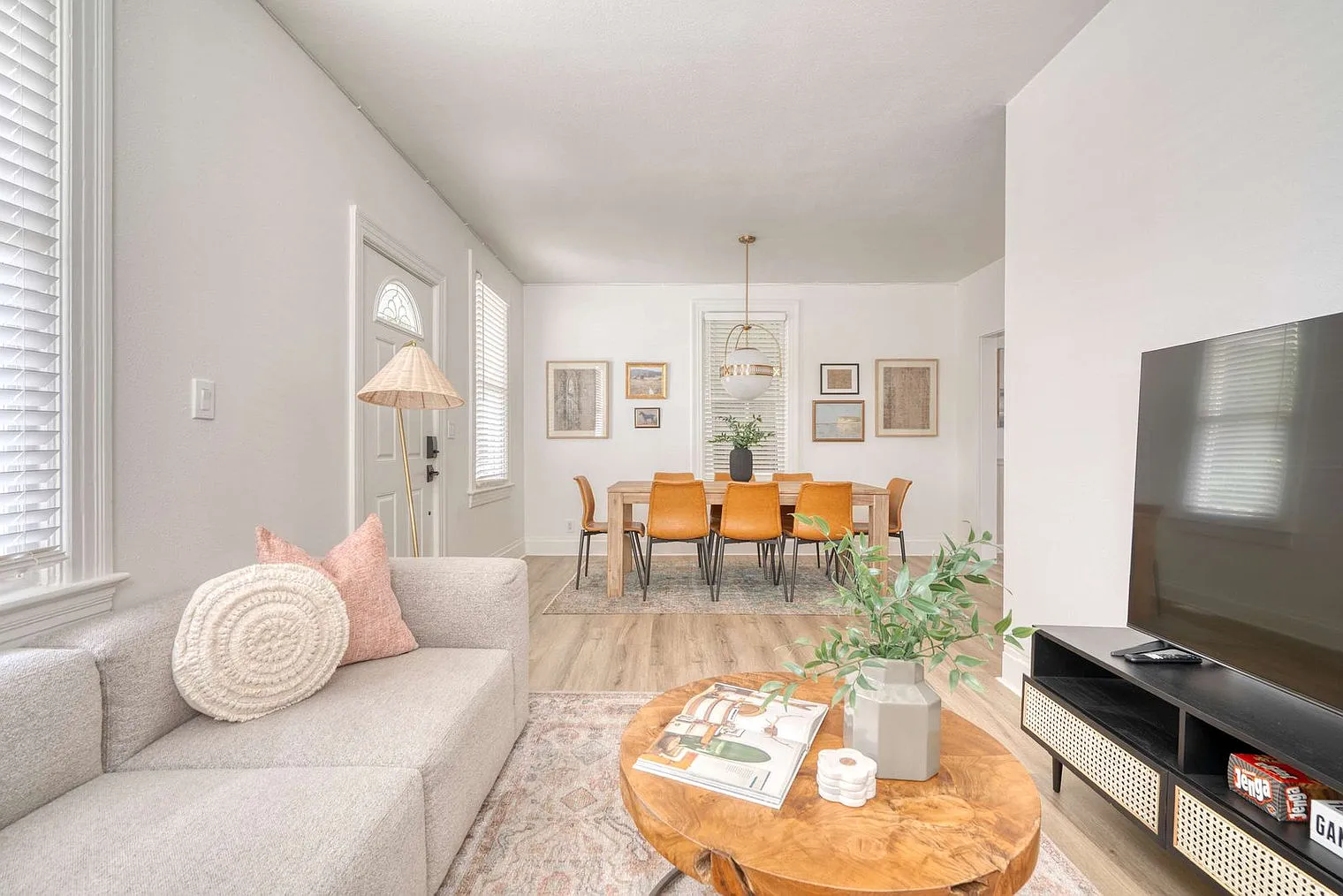 3 bed, 1.0 bath, 1496 sqft, $4,292 — Photo 2