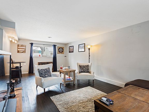 3rd image of 1351 Winhurst Dr