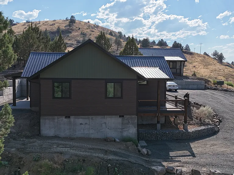 140 SE Bunchgrass Rd #B — Photo 3