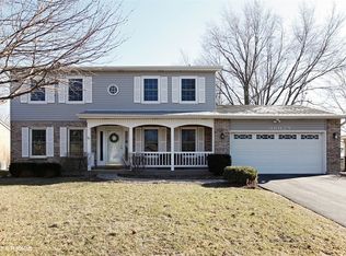 6S025 Westwind Dr, Naperville, IL 60563