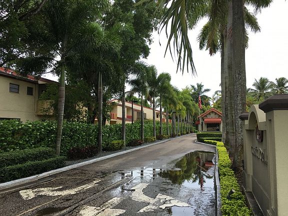 2nd image of 3960 Estepona Ave