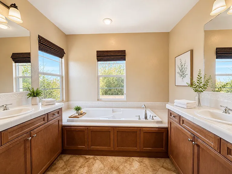 8404 Katherine Claire Ln — Photo 12