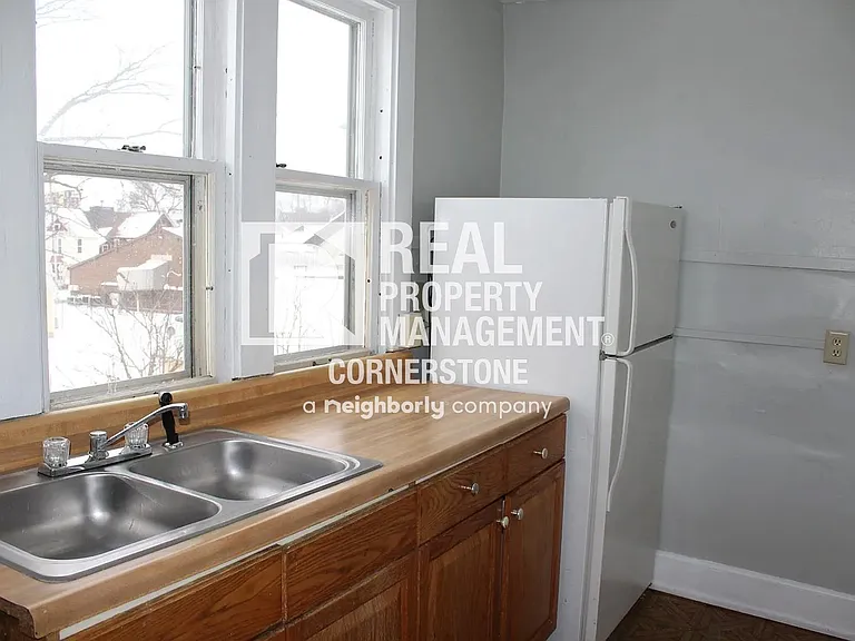 709 W Willard St — Photo 1