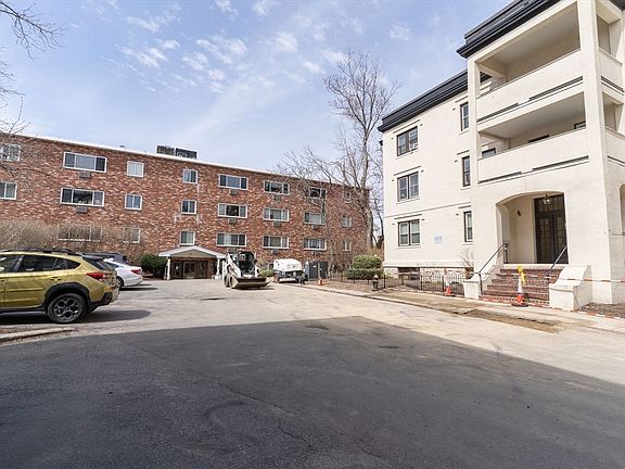 3rd image of 17 Radcliffe Rd APT 10