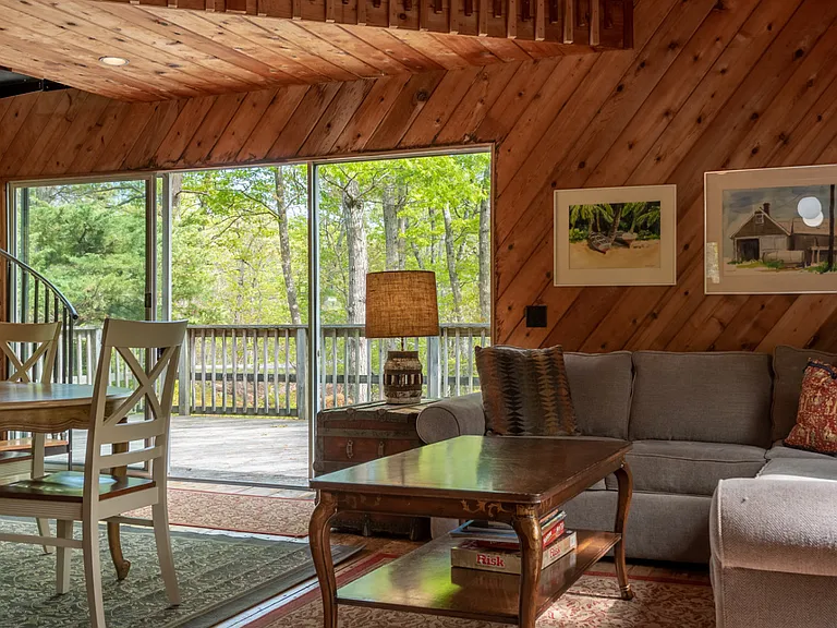 25 Holly Hill Rd — Photo 2