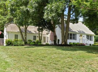 3 Hollow Rd, Stony Brook, NY 11790