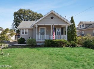 77 Drift Rd, Belford, NJ 07718