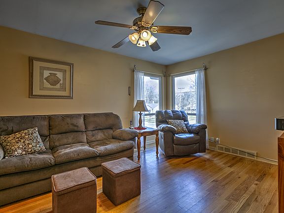 4th image of 901 W 29th Ave