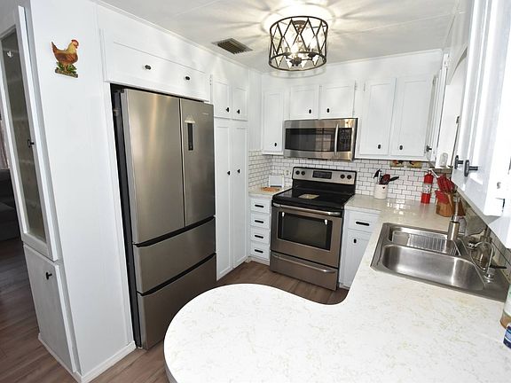 3rd image of 44 Beechwood Ln