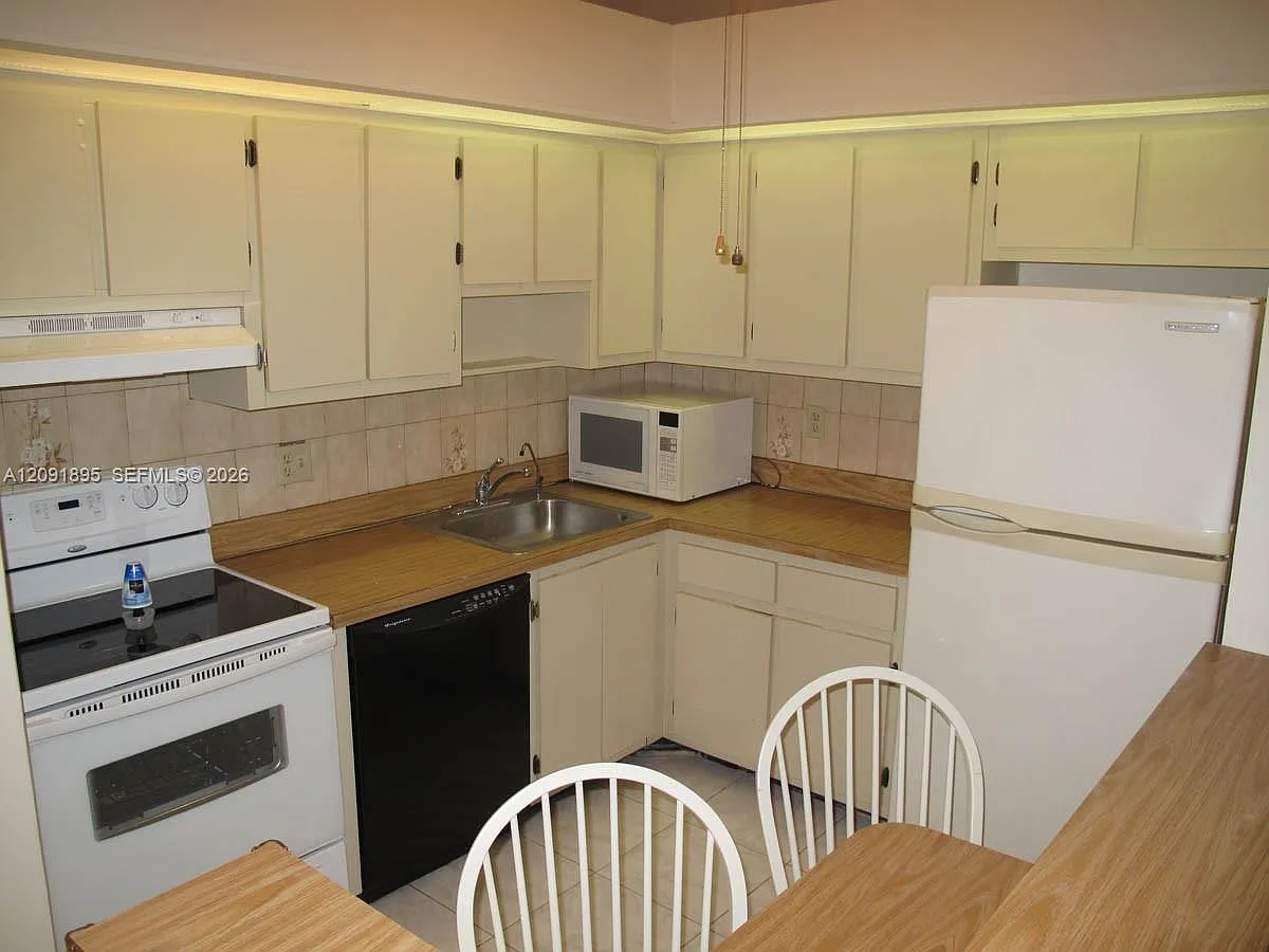 Belfort Condominium — Photo 2