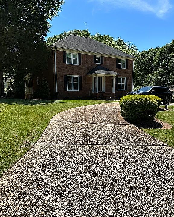 1st image of 404 Briarwood Dr