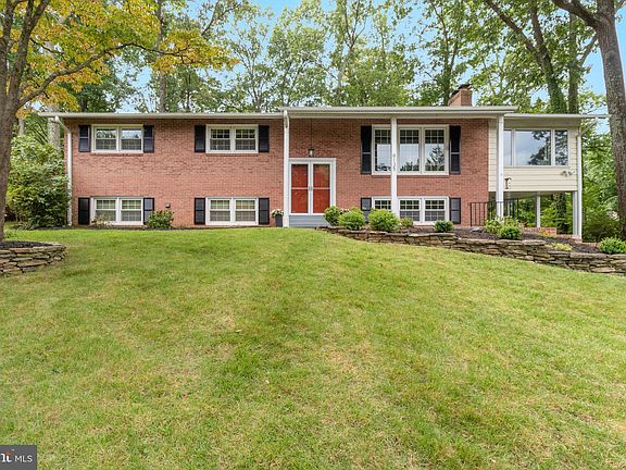 2nd image of 9135 Leghorn Pl