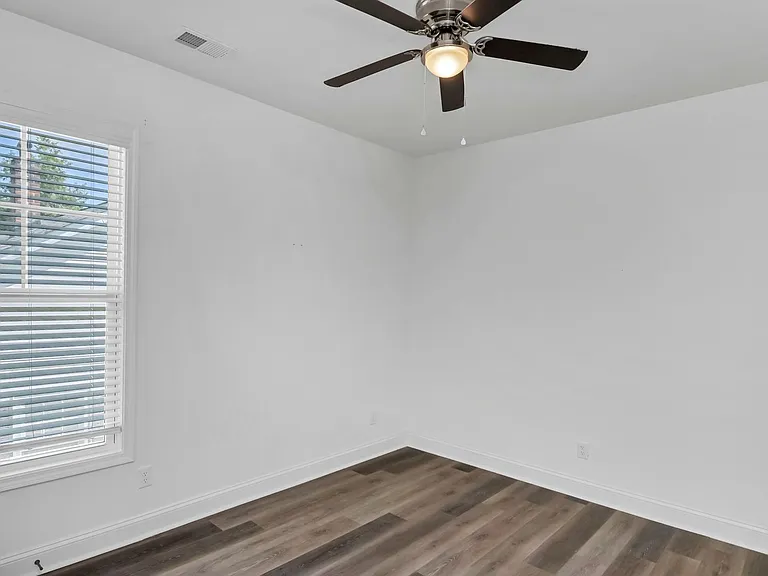 2035 Rosewood Dr — Photo 29