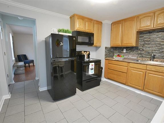 5th image of 184 E Grand Blvd