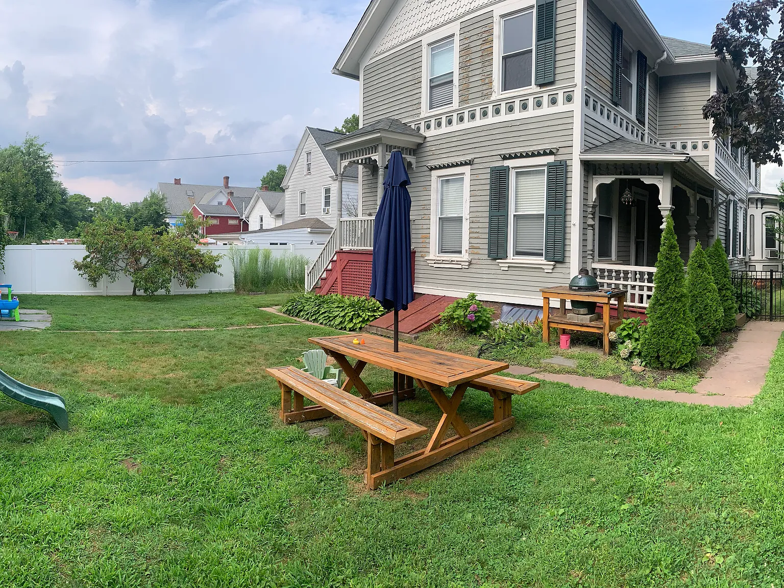 3 bed, 1200 sqft, $2,200 — Photo 3