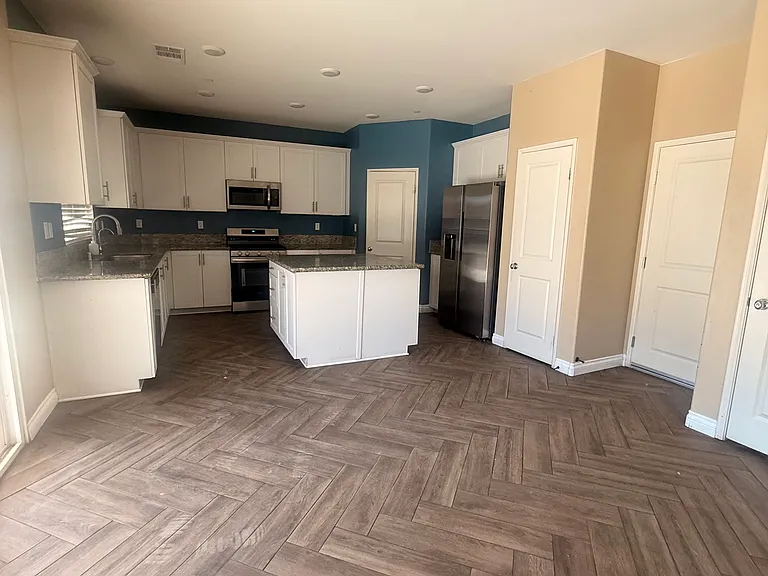 12992 Ivy Hill Ct — Photo 3