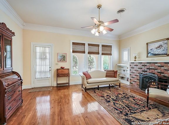 5th image of 952 Myrta St