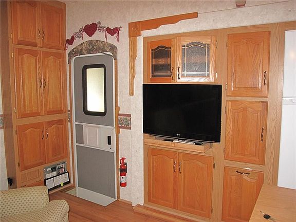 5th image of 1026 Pelican Isle Dr
