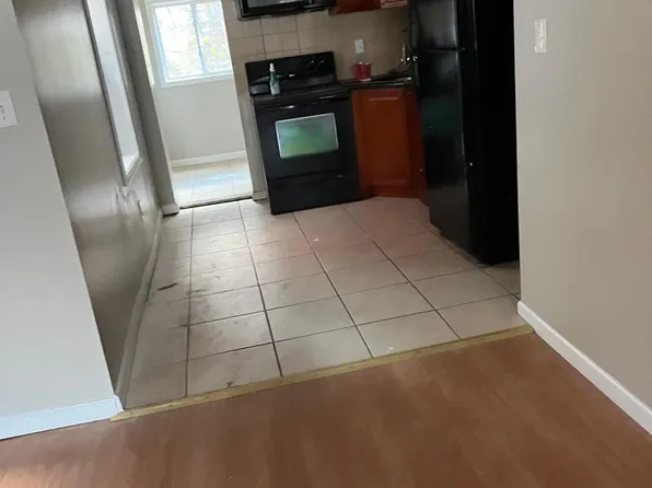 2946 W Flora St, Philadelphia, PA 19121