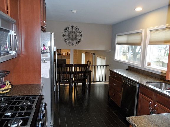 4th image of 880 S Prospect Ave