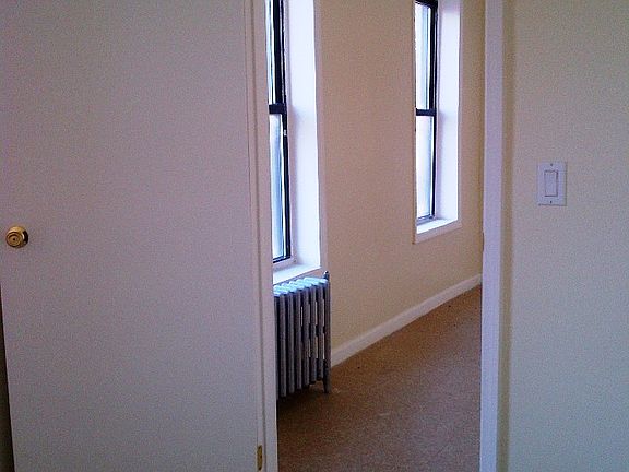 3rd image of 312 E 106th St APT 15