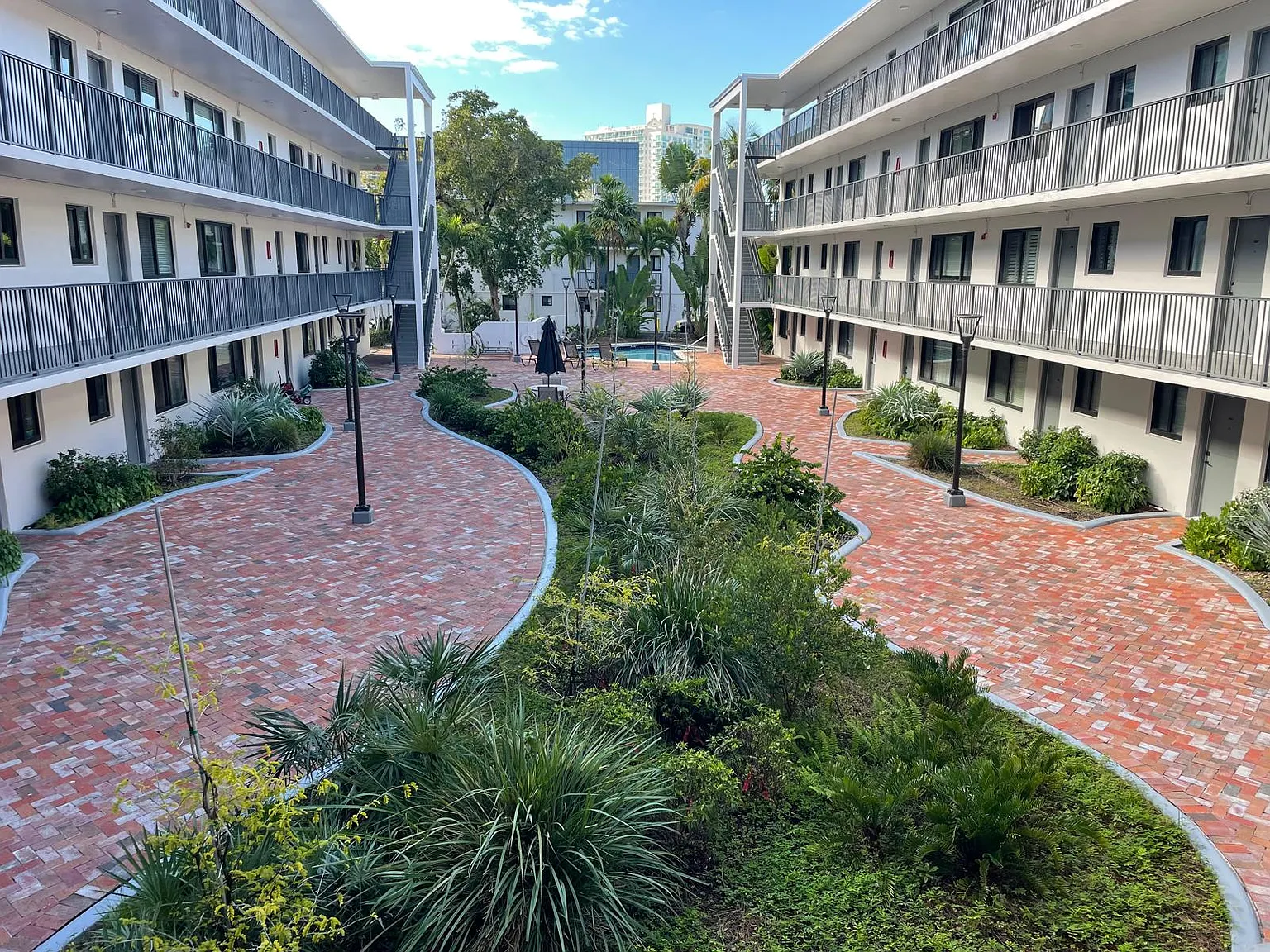 2 bed, 879 sqft, $3,400 — Photo 3