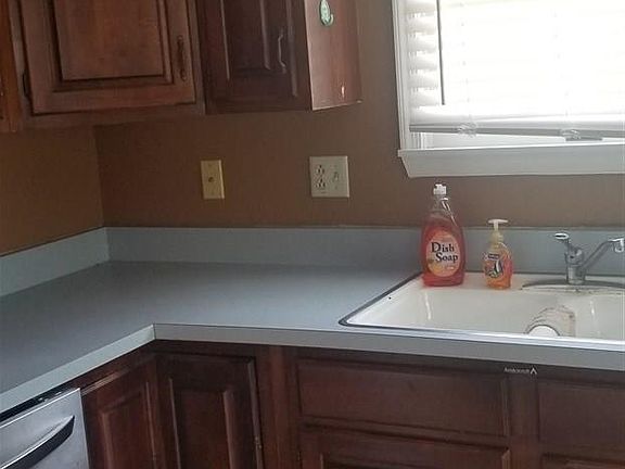 2nd image of 512 Worthington Pl