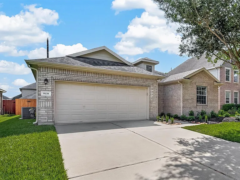 9118 Cavalier Ln — Photo 2