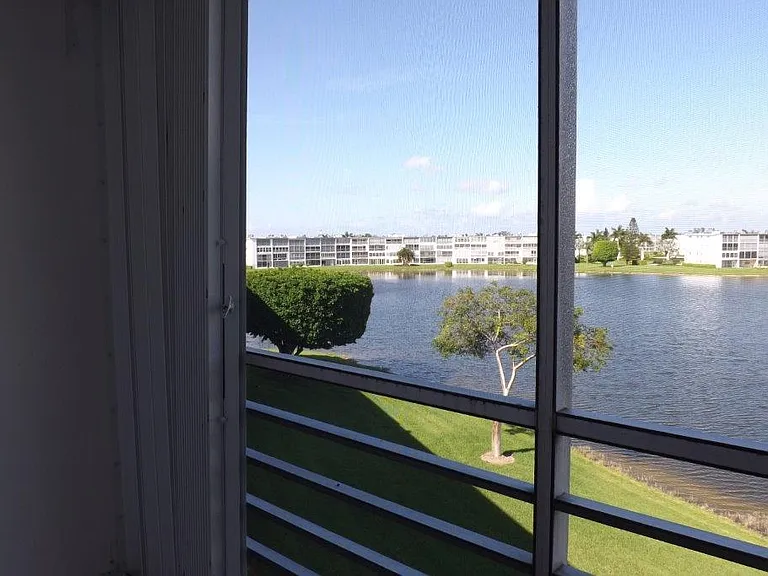 4014 Cornwall Dr E — Photo 33