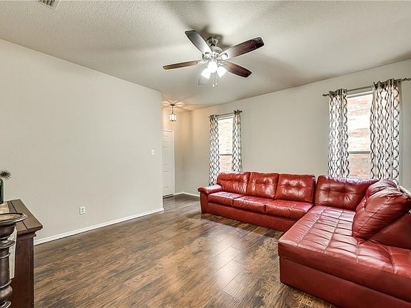 4th image of 922 Jamie Dr