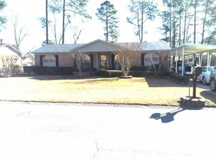 5206 Longbranch Dr, Fayetteville, NC 28303