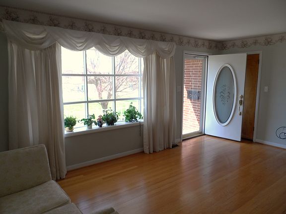 2nd image of 109 Bel Aire Dr