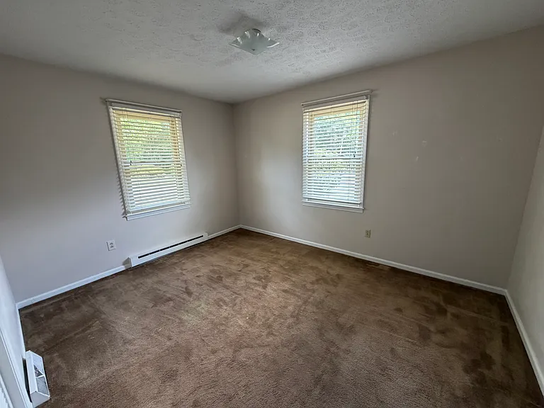 113 Avalon Cir — Photo 2
