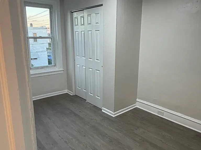 2557 Shields St — Photo 9