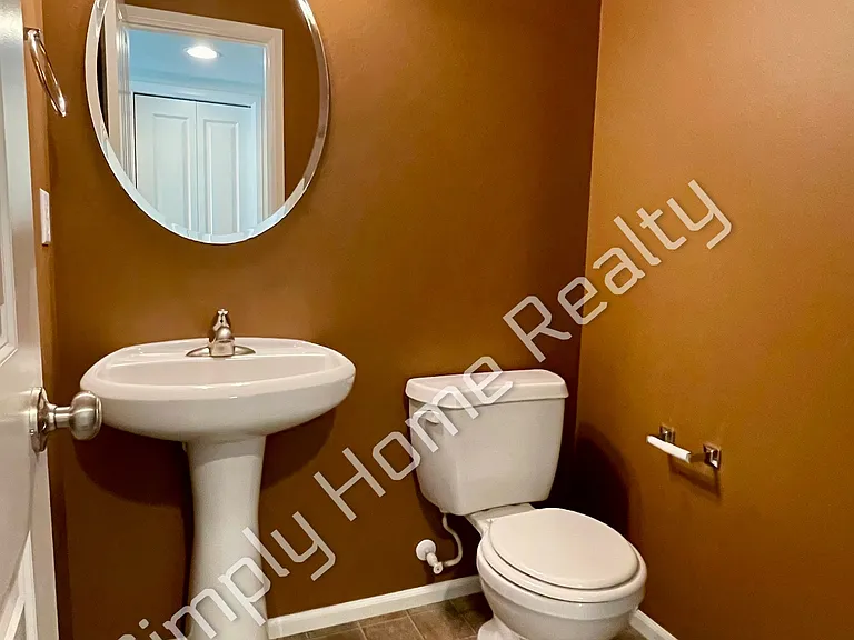 8715 Madrid St NE — Photo 9