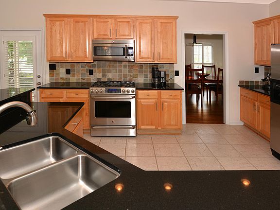 5th image of 128 Pebble Brook Ln