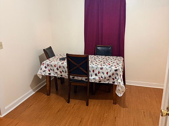 5th image of 505 Shepard St