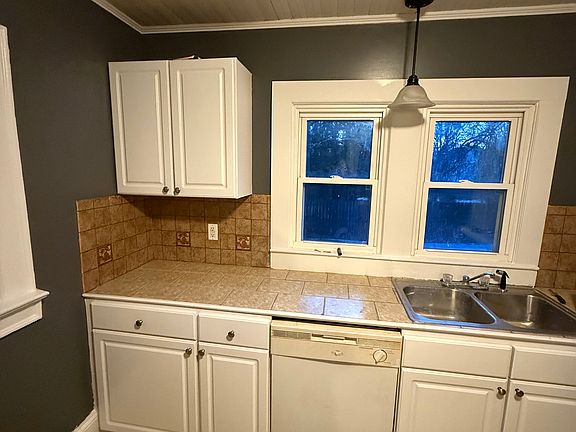 3rd image of 4270 Tise Ave