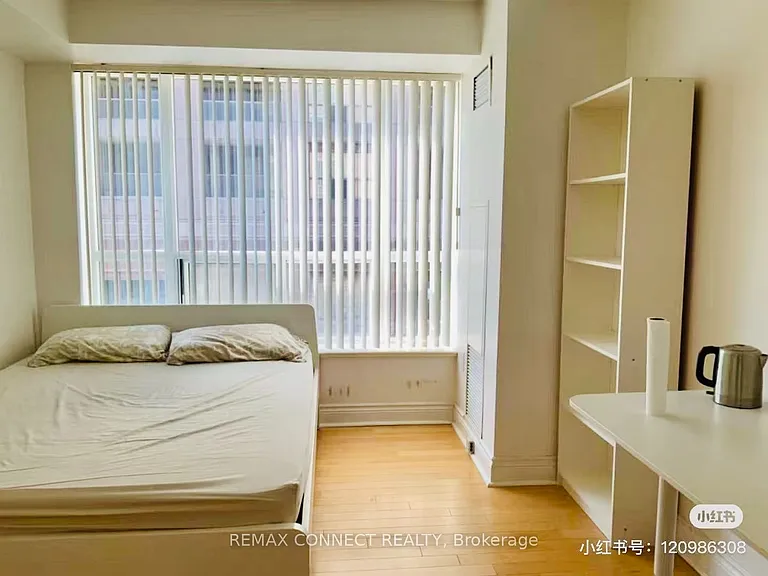 889 Bay St #304 — Photo 6