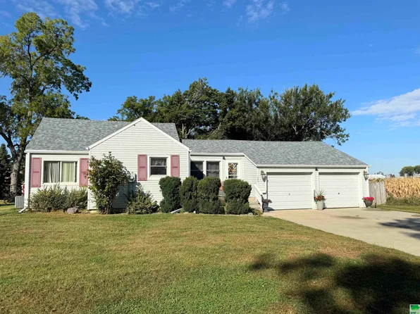 126 N Cherokee St, Alta, IA 51002