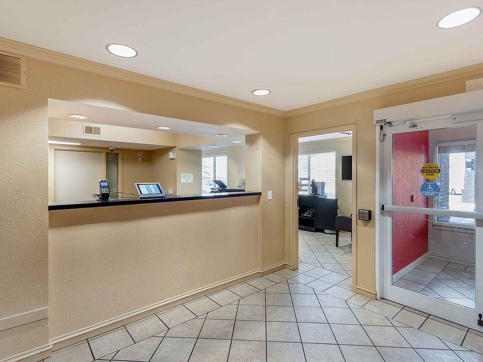 Lobby and Guest Check-in