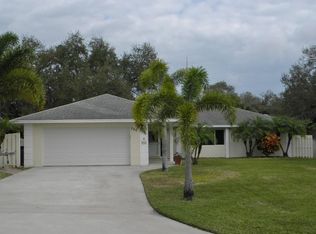 320 10th St SW, Vero Beach, FL 32962