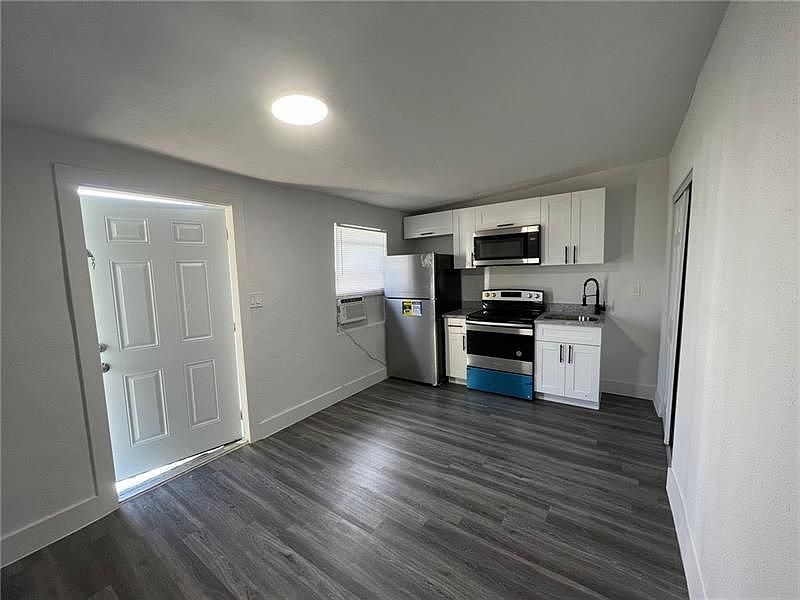 1st image of 3904 SW 13th Ct #5