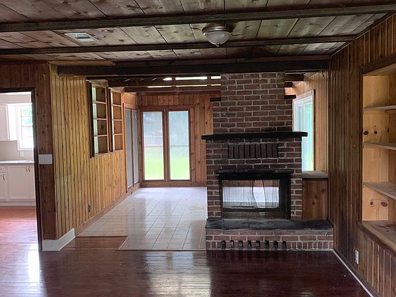 4th image of 107 SE Syrcle Dr