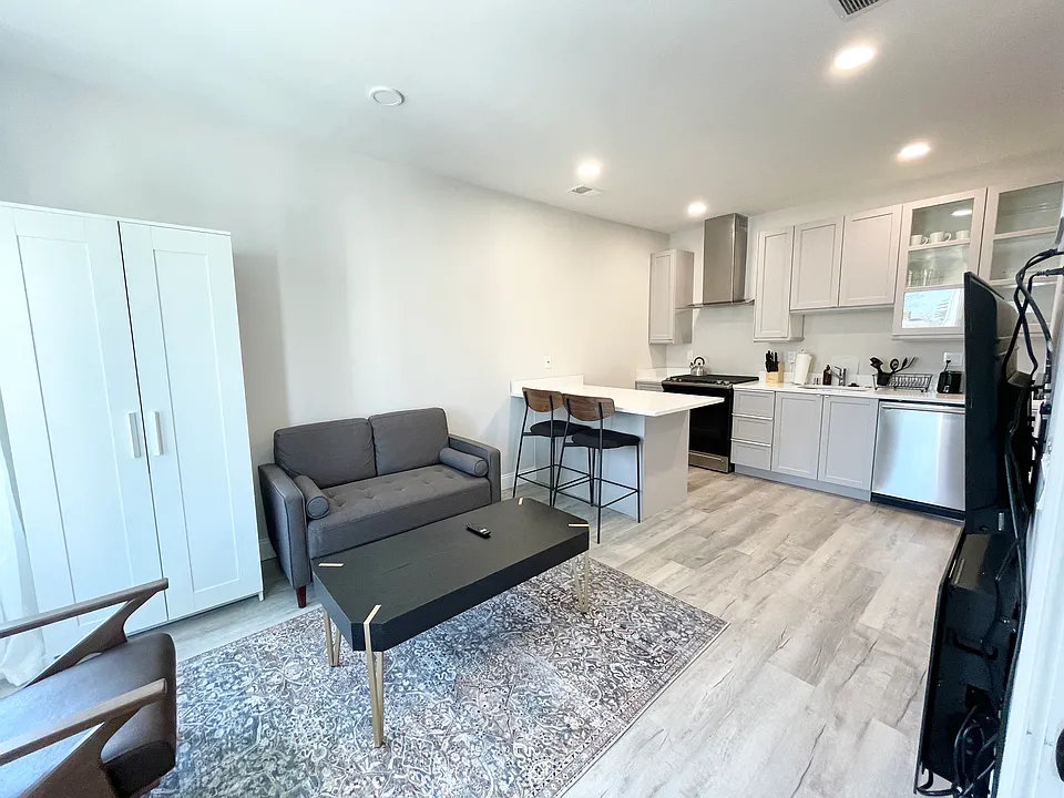 23 Newport St #2R