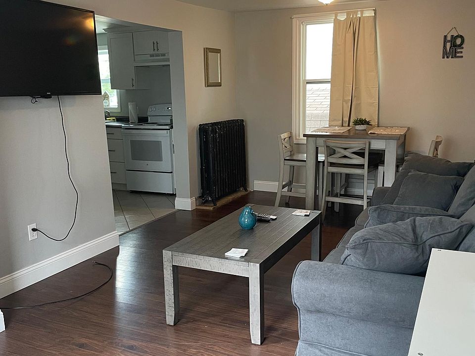 1st image of 330 Essex St #4