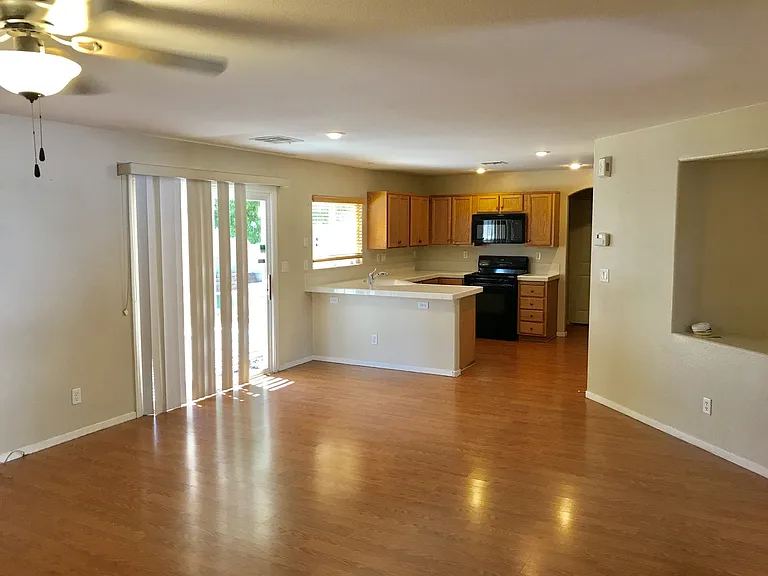 8725 Radiant Ruby Ave — Photo 16